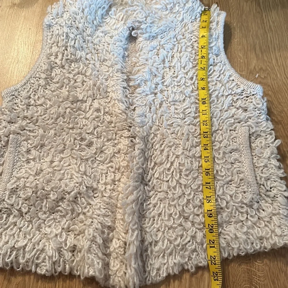 Mossimo cream knit vest size M